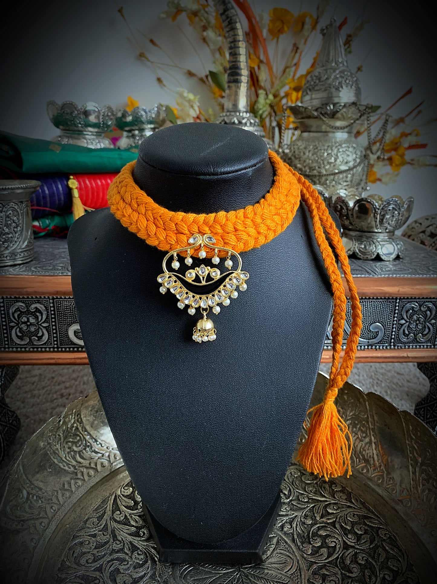 Mithuna choker