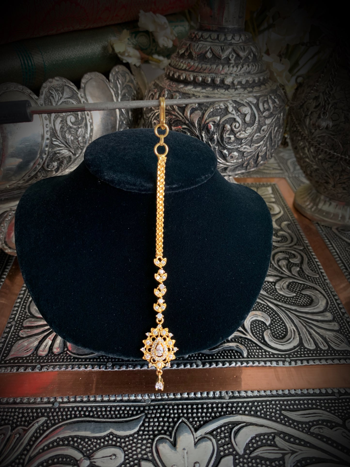 Niha white stone Tikka