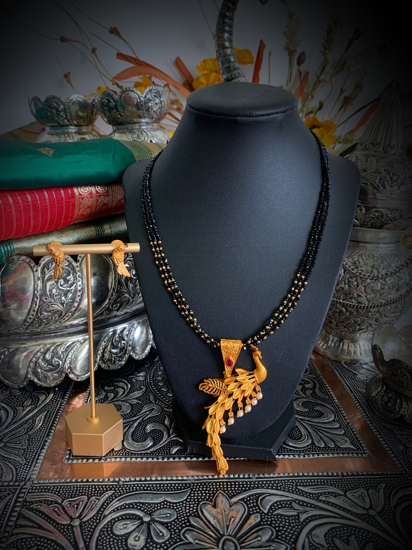 Amona black bead set