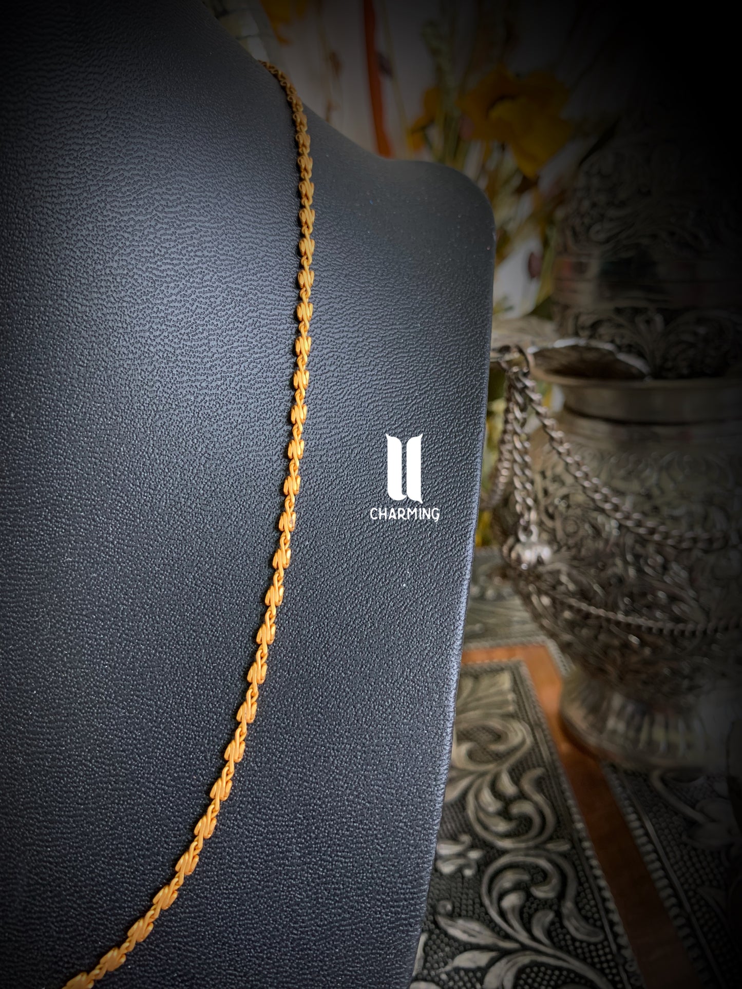 Meela simple chains