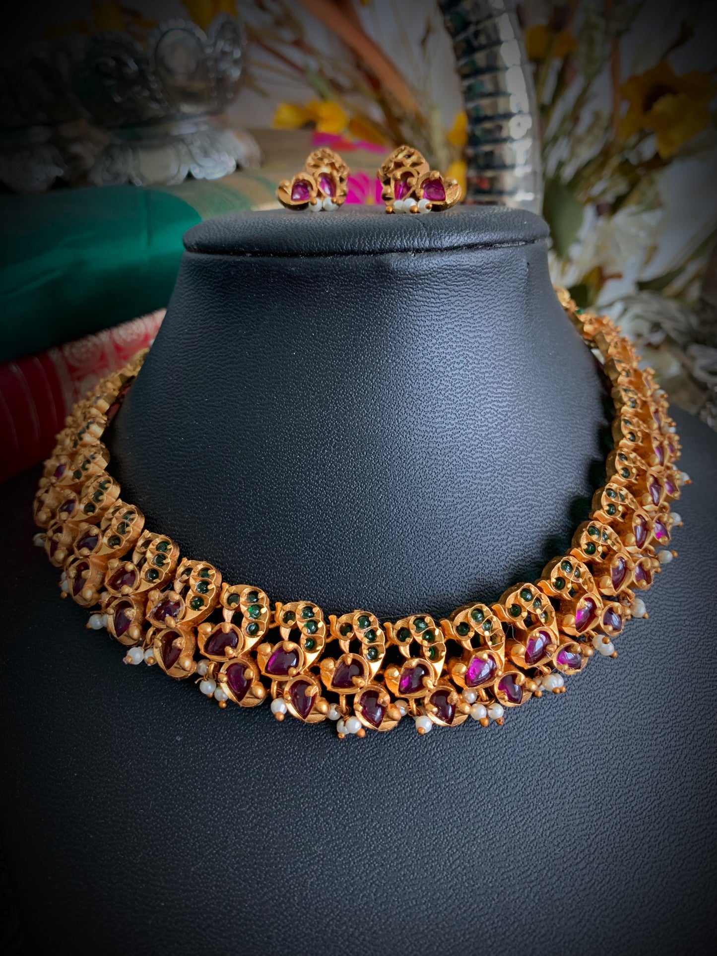 Satya choker