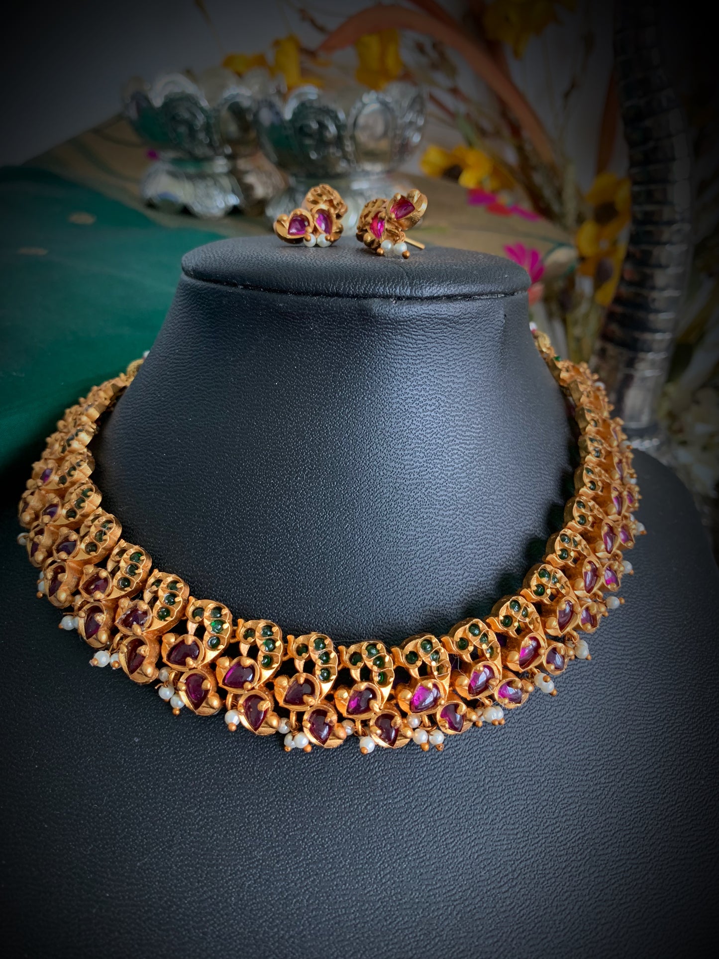 Satya choker